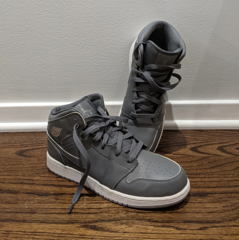 Air Jordan 1 Mid Top Retro Sneakers UK6/EU40